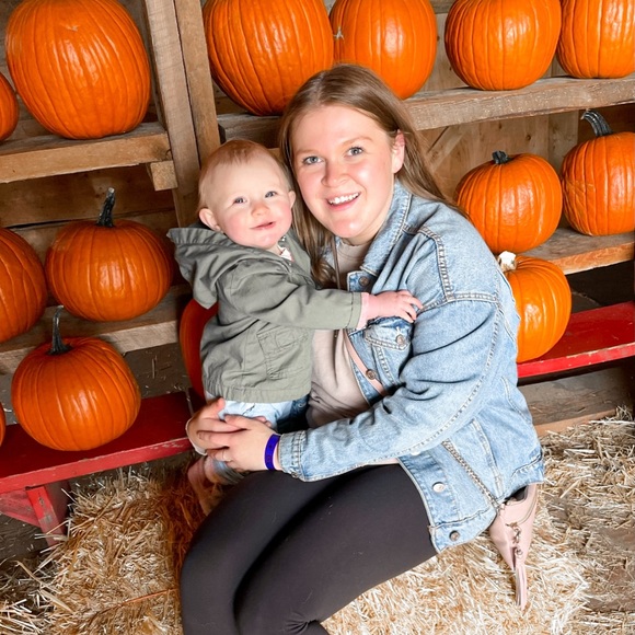 Meet your Posher, Kayla - Picture 1 of 1